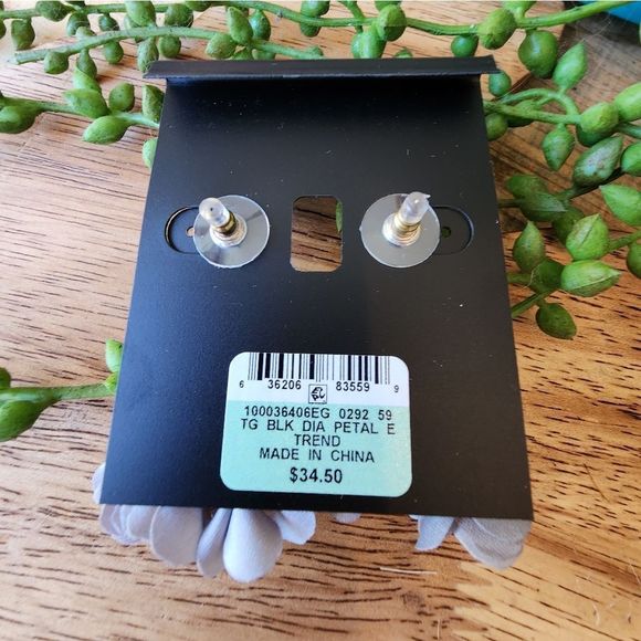 INC Women's Drop Dangle Earrings Gold Tone Grey Stones Grey Crystals NWT - Picture 2 of 2